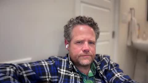 Snapshot of timjcali chatting on 11-01-25, 02:46 Tim online show from 11-01-25, 02:46