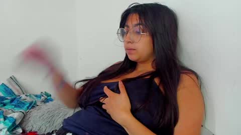 Snapshot of tina14v chatting on 12-17-24, 05:26 west tina online show from 12-17-24, 05:26