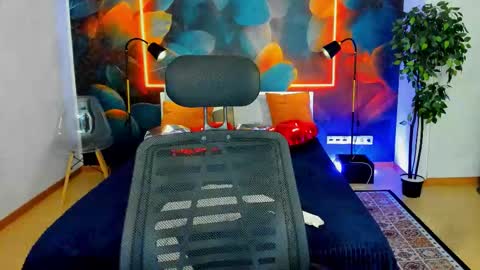 Snapshot of tina_xx_tina chatting on 02-25-26, 01:48 Kristina online show from 02-25-26, 01:48