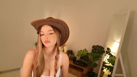 Snapshot of tinapie chatting on 04-03-26, 01:31 Tina online show from 04-03-26, 01:31