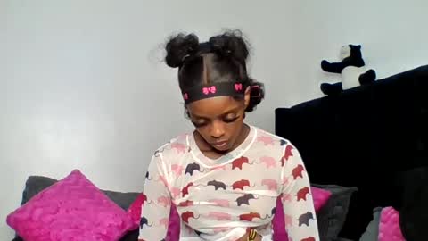 Snapshot of tinashe004 chatting on 07-07-26, 05:39 tinashe online show from 07-07-26, 05:39