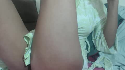 Snapshot of tinaxxxpetitexoxo chatting on 10-13-25, 02:39 Tina online show from 10-13-25, 02:39