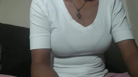 Snapshot of tinaxxxpetitexoxo chatting on 02-12-26, 06:36 Tina online show from 02-12-26, 06:36