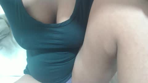 Snapshot of tinaxxxpetitexoxo chatting on 05-08-26, 02:06 Tina online show from 05-08-26, 02:06