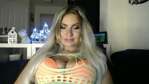 Snapshot of tinkerbell822 chatting on 12-16-24, 04:16 tinkerbell822 online show from 12-16-24, 04:16