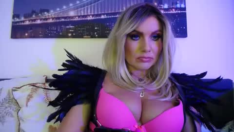 Snapshot of tinkerbell822 chatting on 02-18-25, 12:06 tinkerbell822 online show from 02-18-25, 12:06