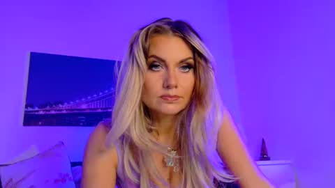 Snapshot of tinkerbell822 chatting on 09-30-25, 07:57 tinkerbell822 online show from 09-30-25, 07:57