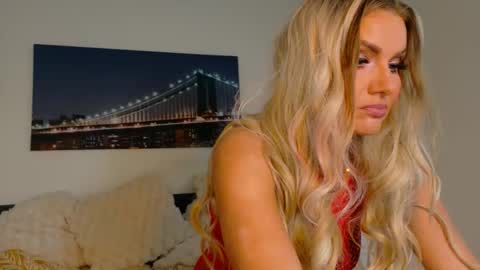 Snapshot of tinkerbell822 chatting on 10-24-25, 07:49 tinkerbell822 online show from 10-24-25, 07:49