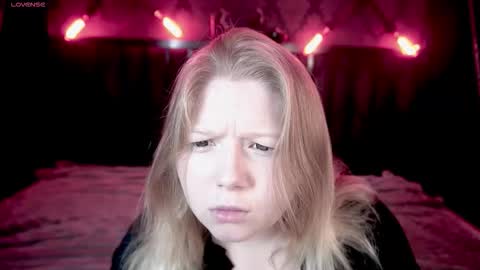 TinkerrBelll online show from 10-11-25, 07:23