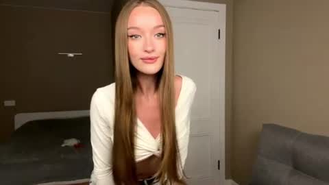 Snapshot of tinkibinky chatting on 06-28-26, 03:51 Leila online show from 06-28-26, 03:51
