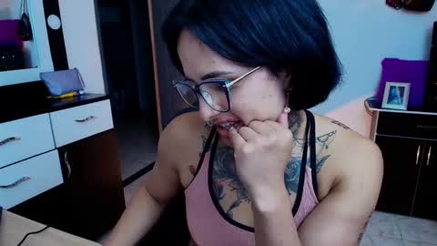 I AM BELLA  ----------- follow my  IG  TINNS 69 online show from 01-14-25, 05:40