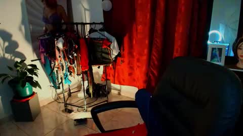 I AM BELLA  ----------- follow my  IG  TINNS 69 online show from 11-14-25, 12:20