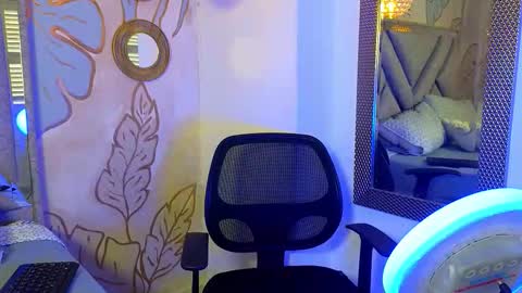 Snapshot of tinocrow chatting on 03-26-26, 03:28 TONY online show from 03-26-26, 03:28