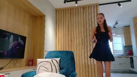 Snapshot of tiny_blush chatting on 06-19-26, 10:52 Anne online show from 06-19-26, 10:52