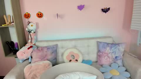 tiny_cora online show from 10-09-25, 04:27