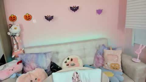tiny_cora online show from 10-19-25, 04:07