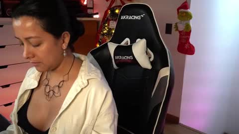 Snapshot of tiny_panther chatting on 12-21-24, 08:10 Ana Molly online show from 12-21-24, 08:10