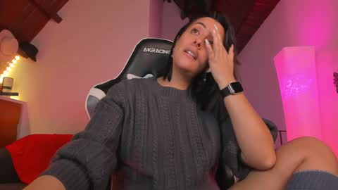 Snapshot of tiny_panther chatting on 01-15-25, 04:15 Ana Molly online show from 01-15-25, 04:15