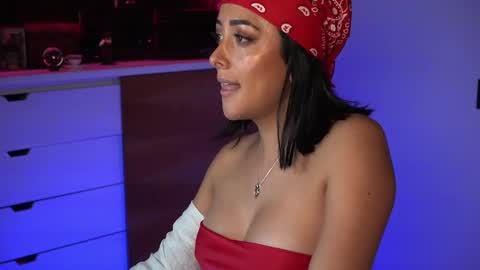 Snapshot of tiny_panther chatting on 01-16-25, 12:23 Ana Molly online show from 01-16-25, 12:23