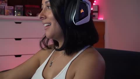 Snapshot of tiny_panther chatting on 01-31-25, 10:10 Ana Molly online show from 01-31-25, 10:10