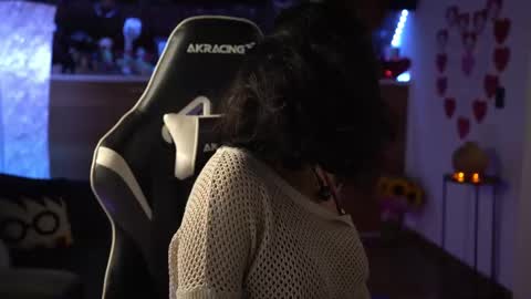 Snapshot of tiny_panther chatting on 02-14-25, 10:04 Ana Molly online show from 02-14-25, 10:04