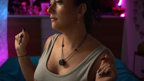 Snapshot of tiny_panther chatting on 02-21-25, 10:37 Ana Molly online show from 02-21-25, 10:37