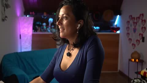 Snapshot of tiny_panther chatting on 02-22-25, 04:51 Ana Molly online show from 02-22-25, 04:51