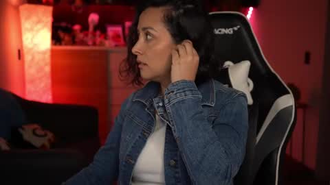 Snapshot of tiny_panther chatting on 03-09-25, 03:32 Ana Molly online show from 03-09-25, 03:32