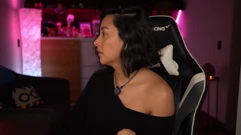 Snapshot of tiny_panther chatting on 03-12-25, 01:36 Ana Molly online show from 03-12-25, 01:36