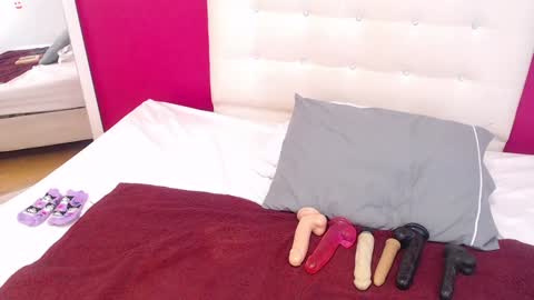 tiny_whore18 online show from 12-30-24, 05:44