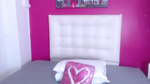 tiny_whore18 online show from 09-26-25, 04:44