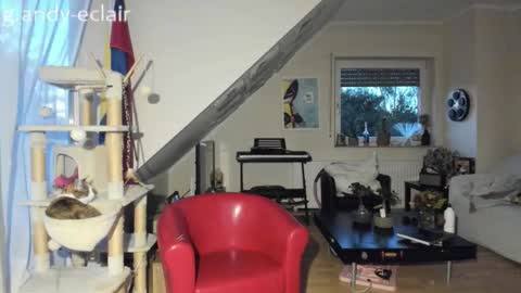 Tiny online show from 09-15-25, 06:08