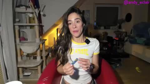 Tiny online show from 10-08-25, 04:32