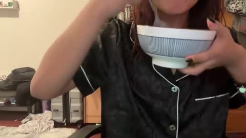 tinydaisy22 online show from 11-29-25, 08:01