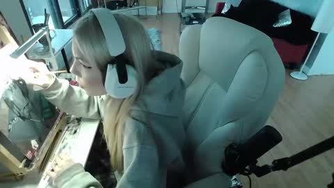 stage Kylie Sinner  brand CLITBAIT online show from 01-29-25, 08:14