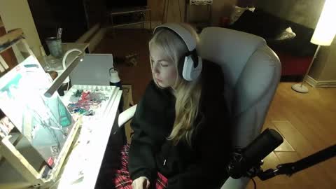 stage Kylie Sinner  brand CLITBAIT online show from 02-01-25, 01:23