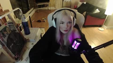 stage Kylie Sinner  brand CLITBAIT online show from 02-02-25, 01:45