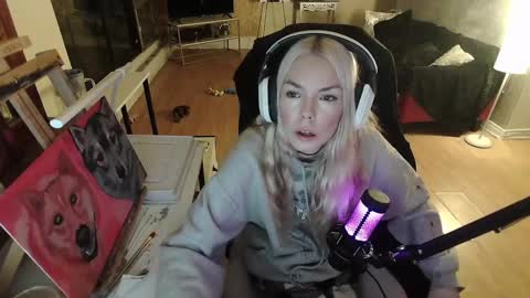 stage Kylie Sinner  brand CLITBAIT online show from 02-05-25, 06:46