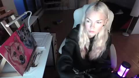 stage Kylie Sinner  brand CLITBAIT online show from 02-06-25, 10:59