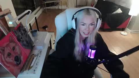 stage Kylie Sinner  brand CLITBAIT online show from 02-07-25, 12:09