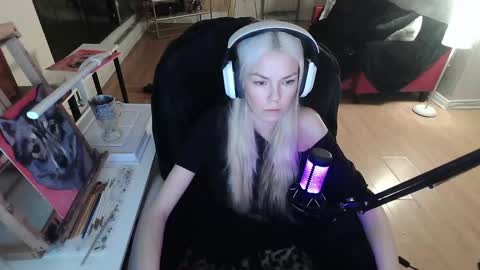 stage Kylie Sinner  brand CLITBAIT online show from 02-08-25, 12:17