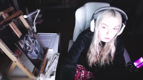 stage Kylie Sinner  brand CLITBAIT online show from 02-16-25, 05:26