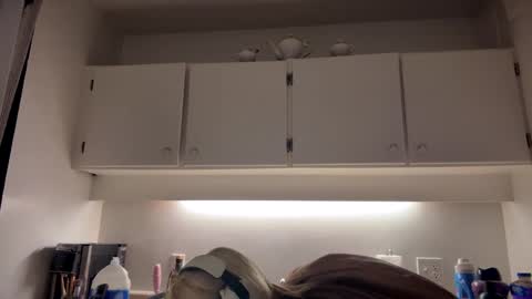 stage Kylie Sinner  brand CLITBAIT online show from 02-18-25, 10:47