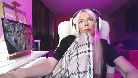 stage Kylie Sinner  brand CLITBAIT online show from 10-21-25, 04:13