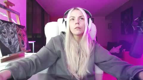 stage Kylie Sinner  brand CLITBAIT online show from 10-31-25, 08:37