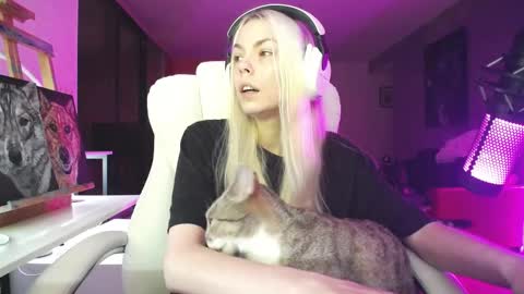 stage Kylie Sinner  brand CLITBAIT online show from 11-02-25, 08:39