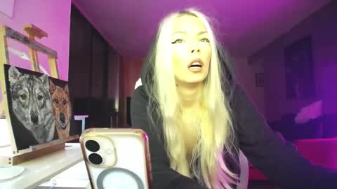 stage Kylie Sinner  brand CLITBAIT online show from 11-03-25, 11:26