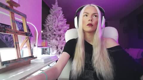 stage Kylie Sinner  brand CLITBAIT online show from 12-02-25, 07:36