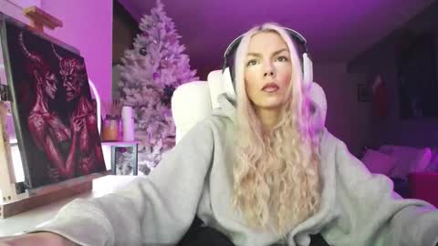 stage Kylie Sinner  brand CLITBAIT online show from 12-15-25, 09:08