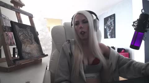 stage Kylie Sinner  brand CLITBAIT online show from 02-07-26, 04:22